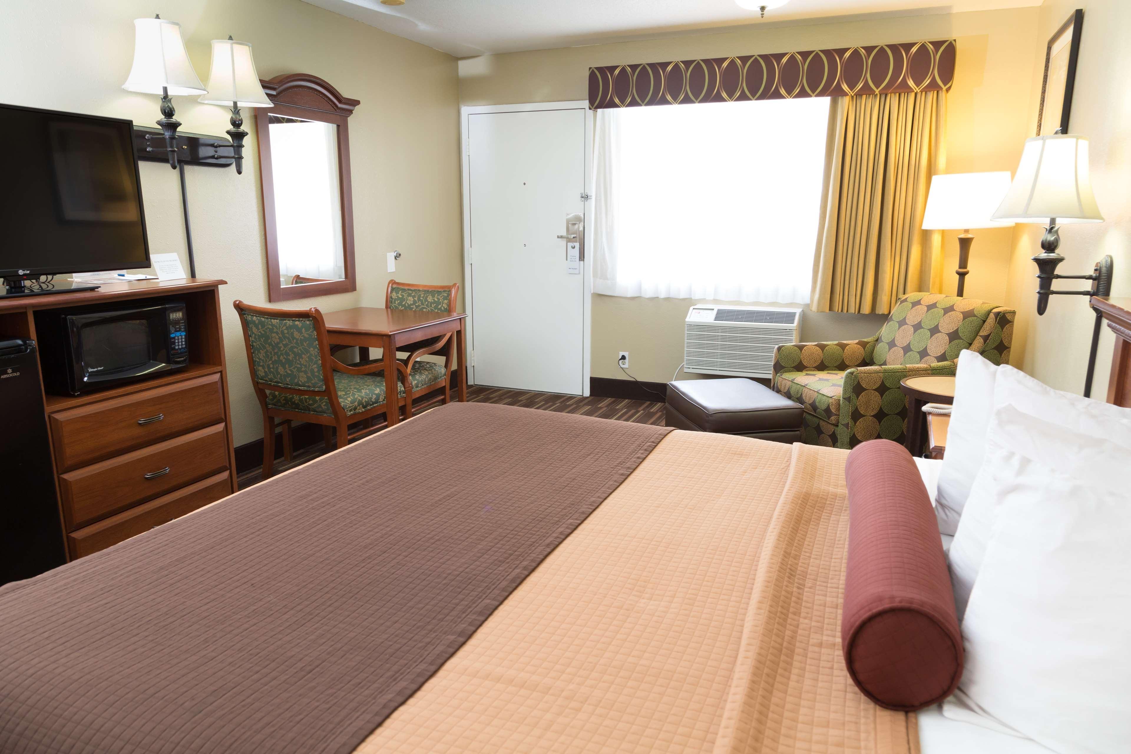 Best Western Desert Winds Mojave Exterior photo
