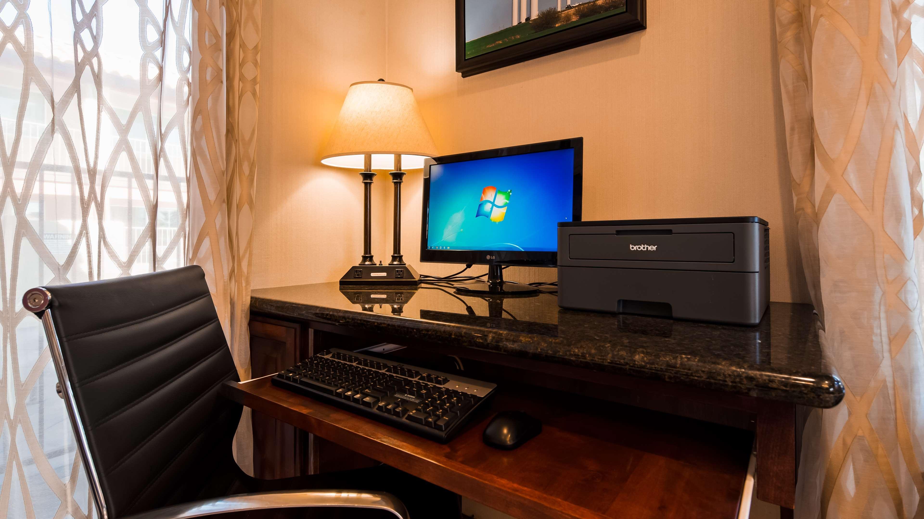 Best Western Desert Winds Mojave Exterior photo