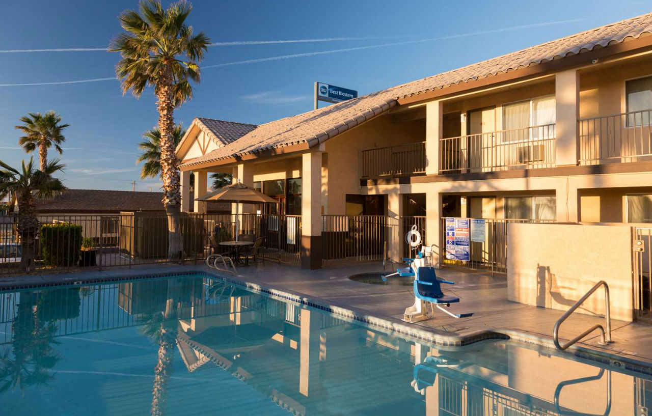 Best Western Desert Winds Mojave Exterior photo